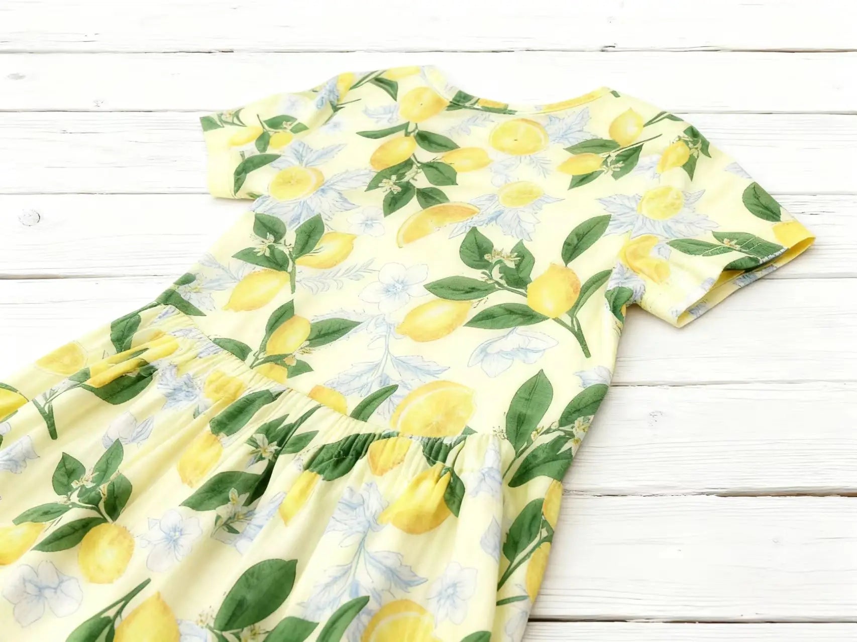 Summer Girls' Lemon Print Set: Loungewear & Casual OutfitWith its soft, fresh and stylish look plus cozy wearing experience, it’